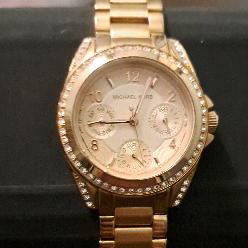 Michael Kors Ritz Rose Gold Tone Women's Watch with Crystal Details. New Battery